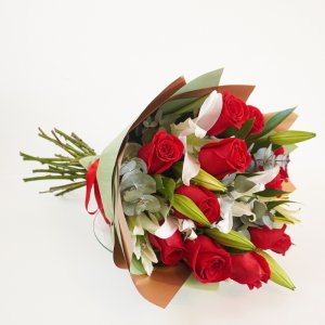 Ramo de lilium y Rosas Rojas